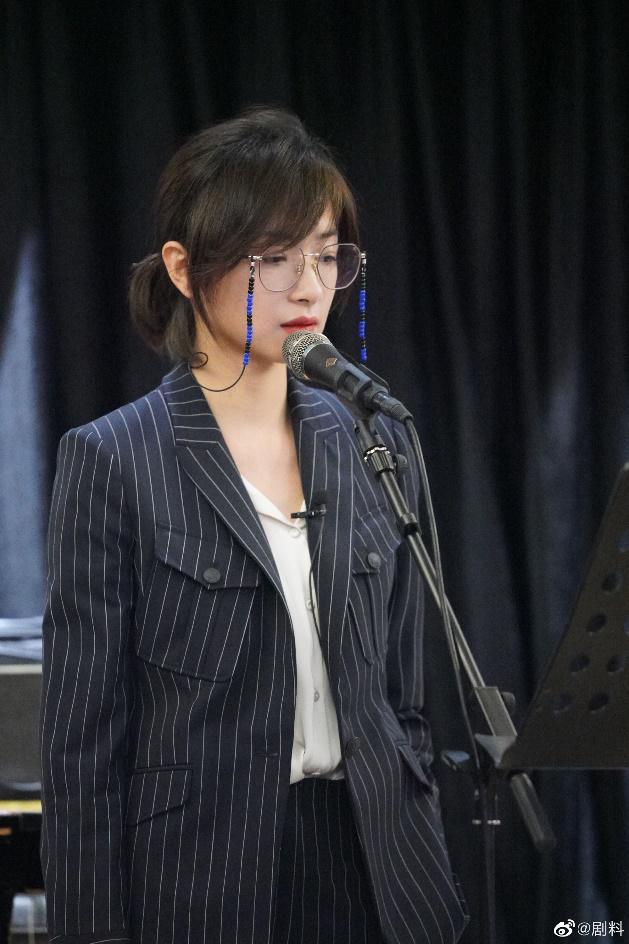 万茜憨憨,万茜耍帅