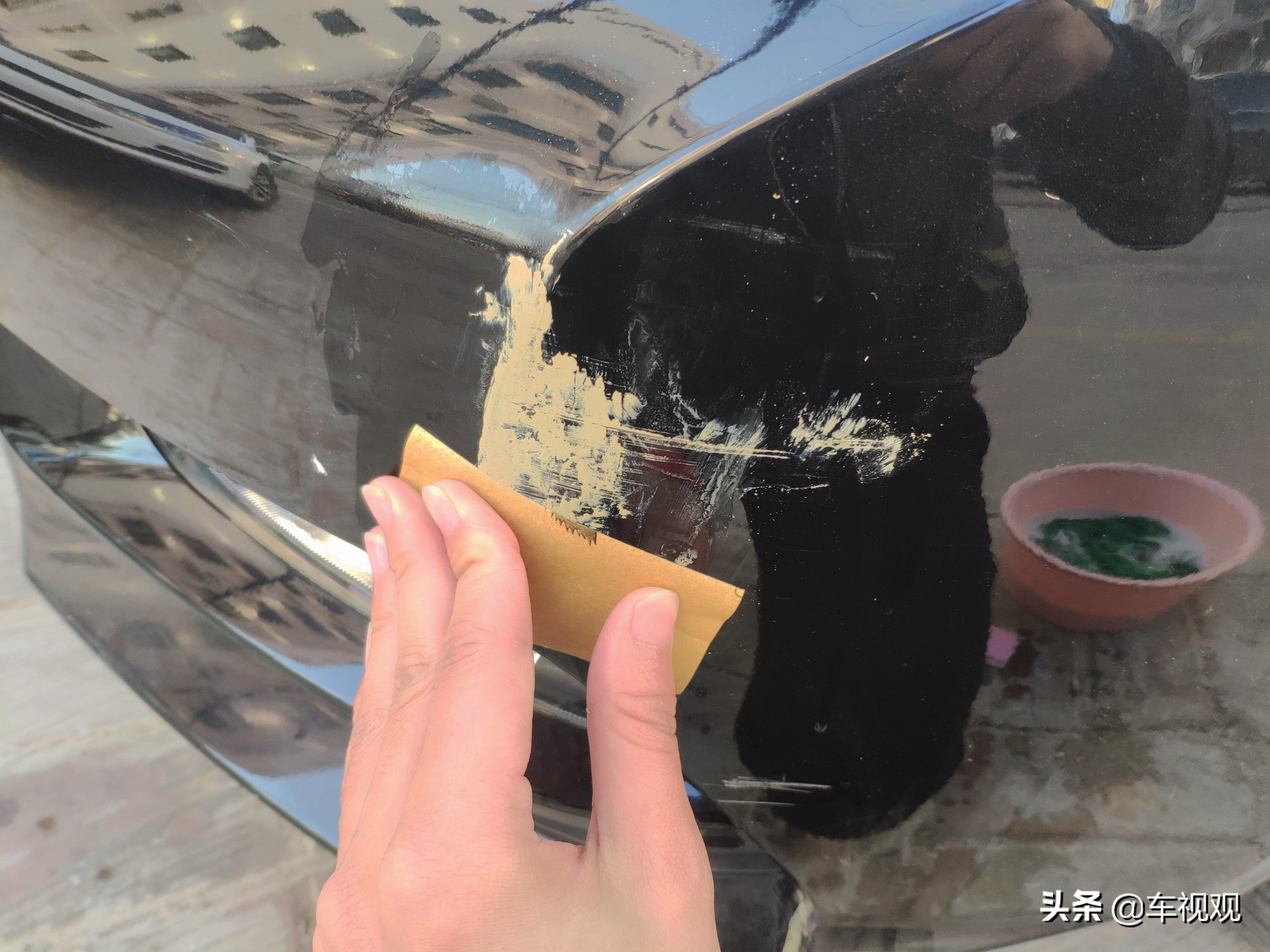 刮蹭车漆修补喷漆流程,黑车漆被刮怎么用自喷漆修复