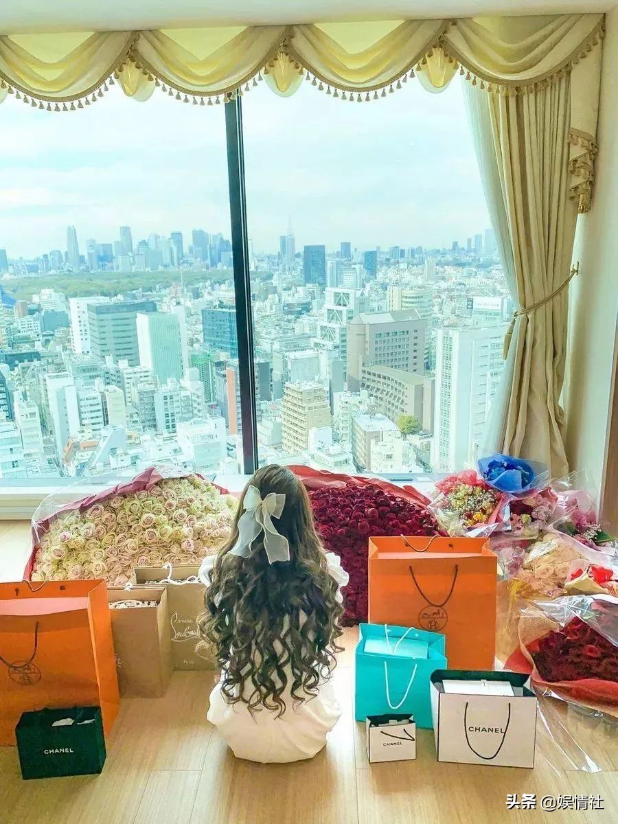 日本第一陪酒女引退!滴酒不沾却日赚1个亿,首相都被她征服