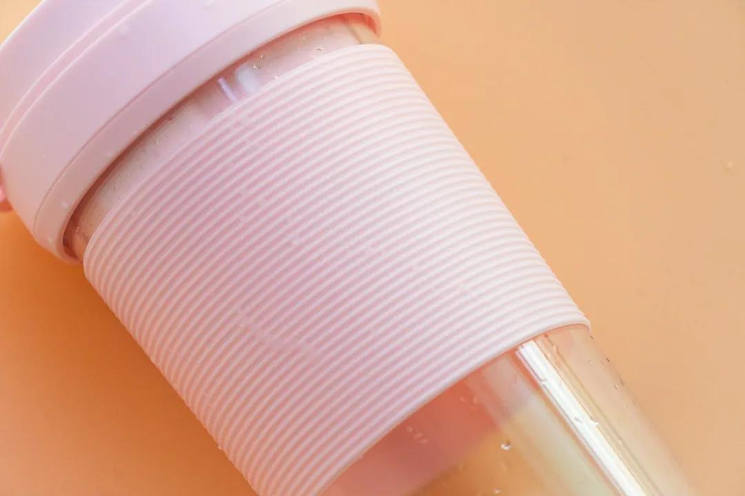 89元买了个充电便携榨汁杯，赶紧试了一下，以后不用花钱买果汁了