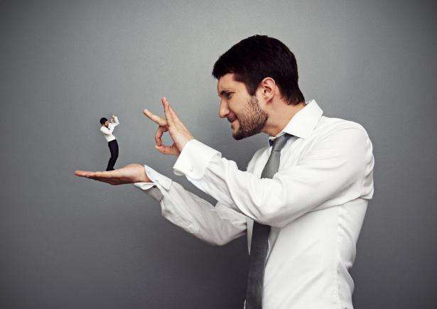 为什么有人会轻视别人,为什么别人轻视自己