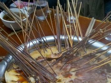 巴中草坝街路边串串搬哪了,草坝街火锅