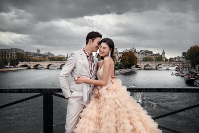 拍婚纱照怎么摆pose漂亮,婚纱照怎么摆姿势显大气端庄