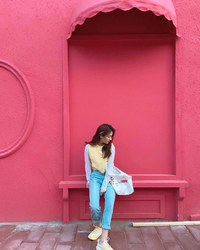 李兰迪的冬日可爱穿搭,李兰迪粉色碎花裙穿搭