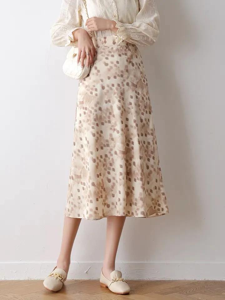 白色褶皱半身裙穿搭秋季韩系,夏季碎花半身裙穿搭中长款