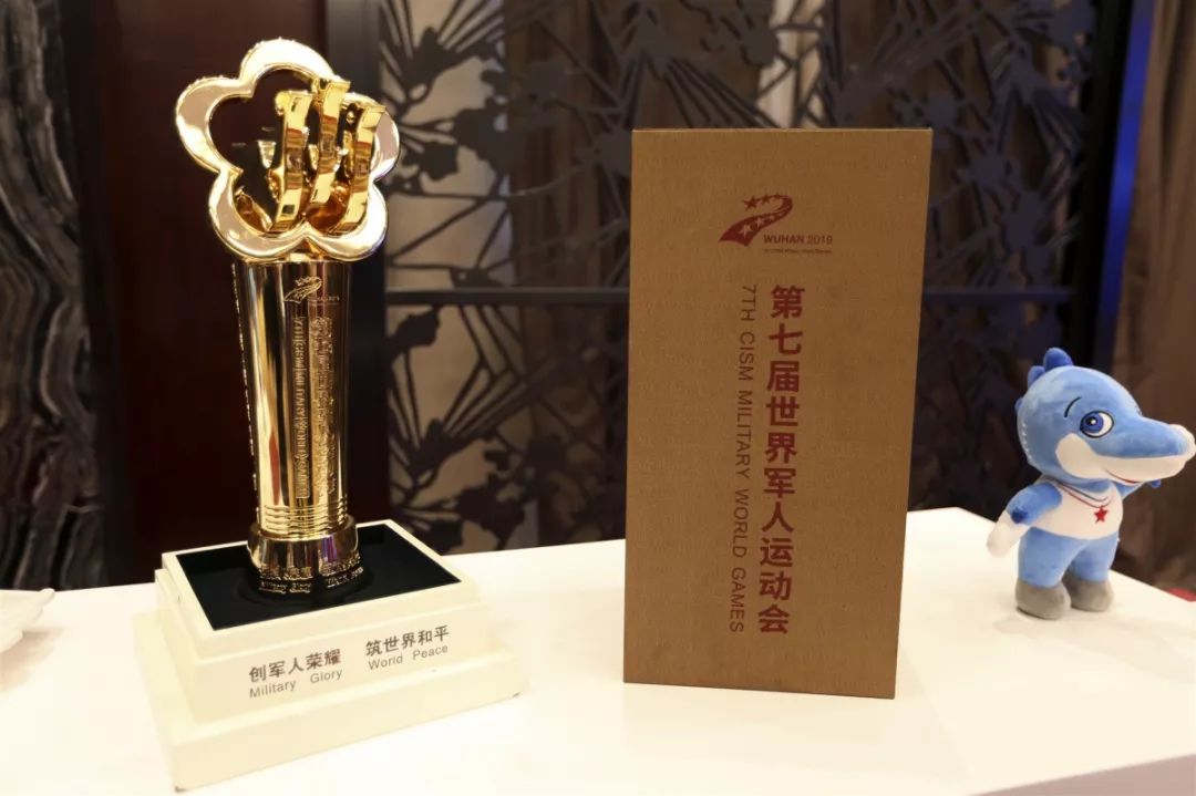 2019武汉军运会中国奖牌,武汉军运会颁奖礼服