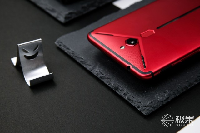 疯魔再现，鹿死它手，“竞”让Switch也甘拜下风