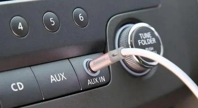 车载aux接口妙用,车上的aux插口原来这么好用