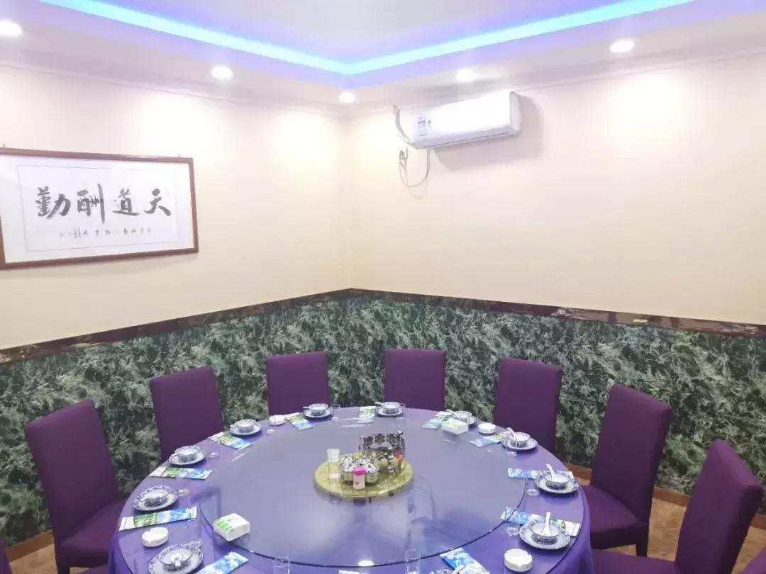 烤全羊吃不完剩下的怎么做好吃,又酥又香的烤全羊