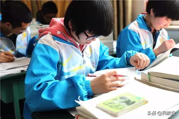 石家庄精英中学校长李金池纪录片,石家庄精英中学校长李金池被采访