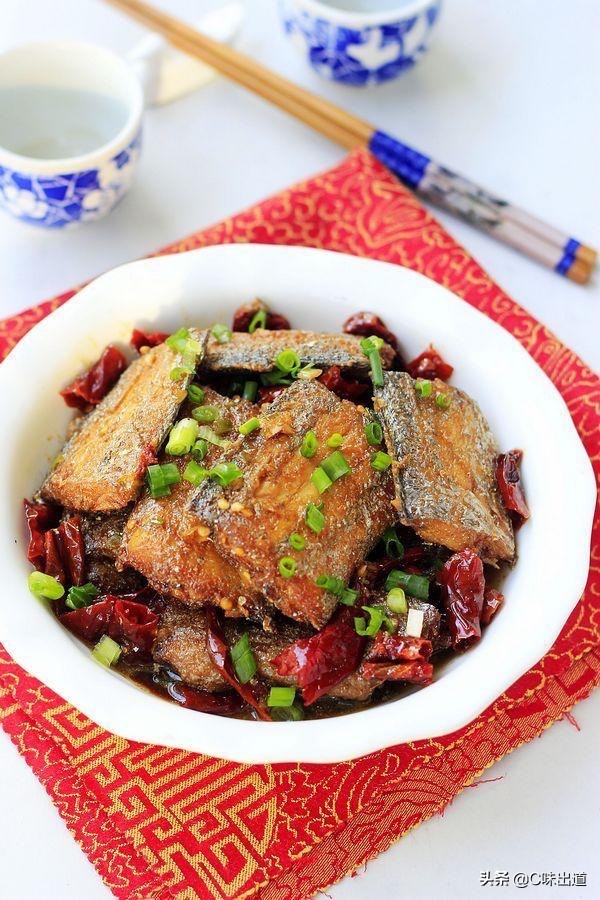 好吃又不腥的带鱼怎么做红烧带鱼,带鱼做熟了很腥有什么办法改变吗