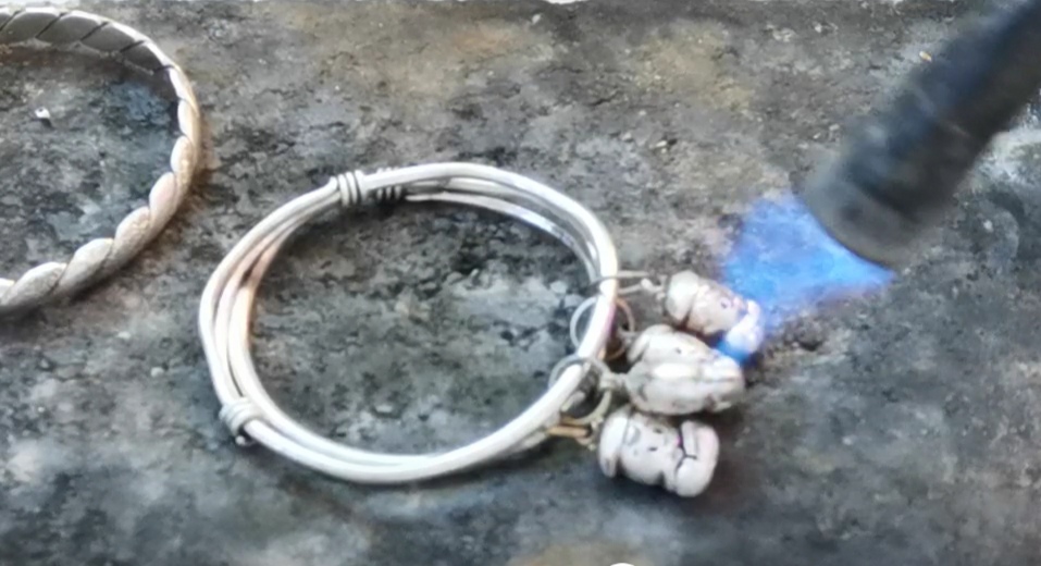 变黑的银饰如何重焕光泽,怎么在家让银饰变得亮白