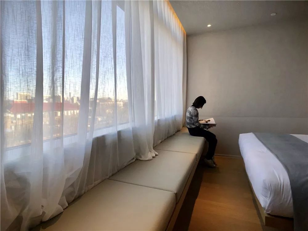 图书馆搬进酒店？这家胡同酒店适合爱阅读的你