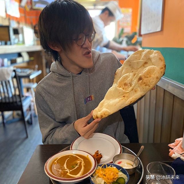 日本男子因长下巴爆红网络，他的下巴是怎么一回事？原因让人感叹