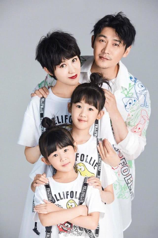 陆毅鲍蕾贝儿全家照,陆毅一家四口贝儿