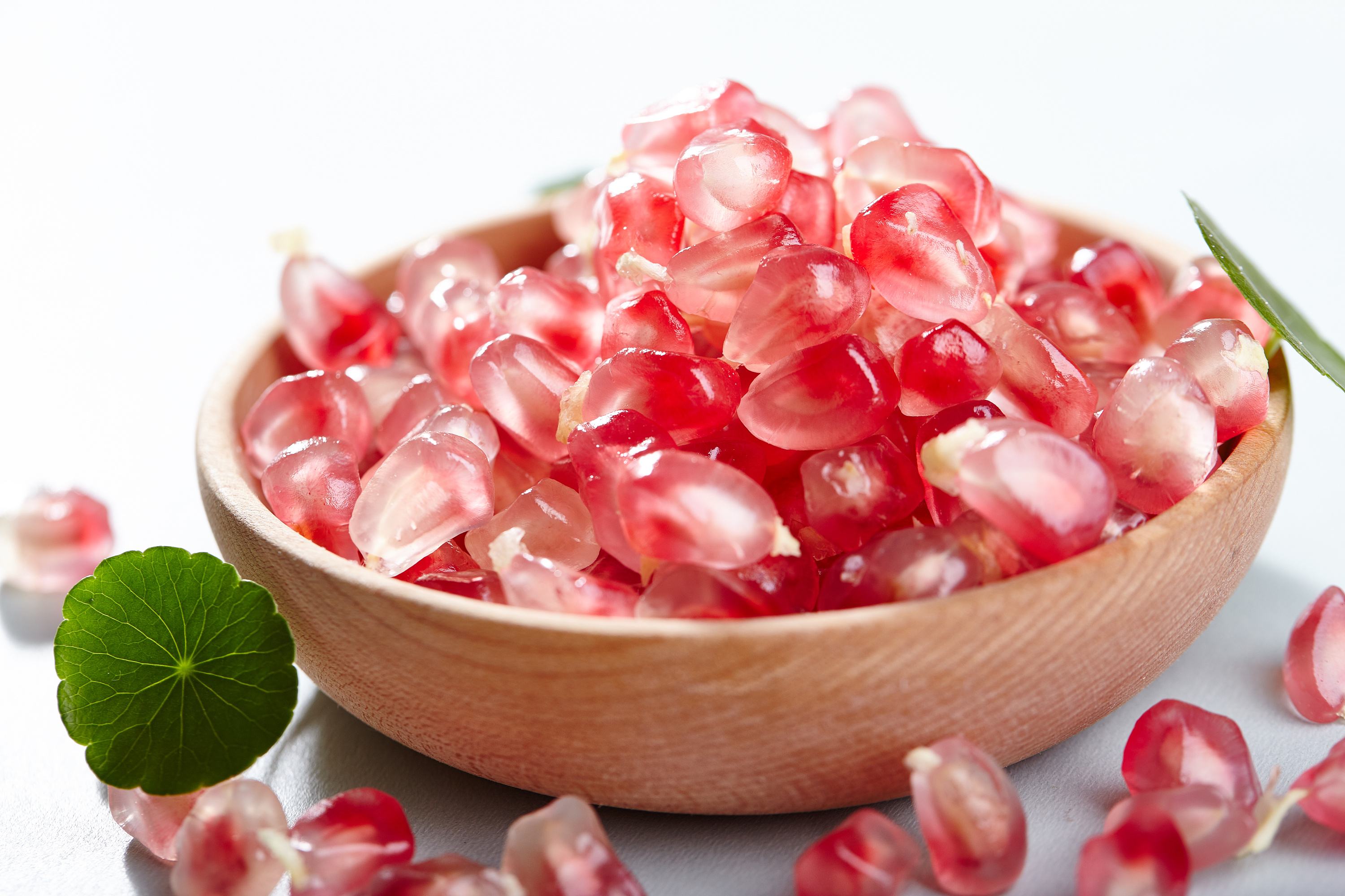 石榴盆景几月份拿弯最合适,石榴盆景要不要一直浇水