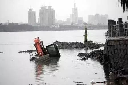 挖机被水淹了怎么处理,挖机行情惨淡挖机司机该何去何从