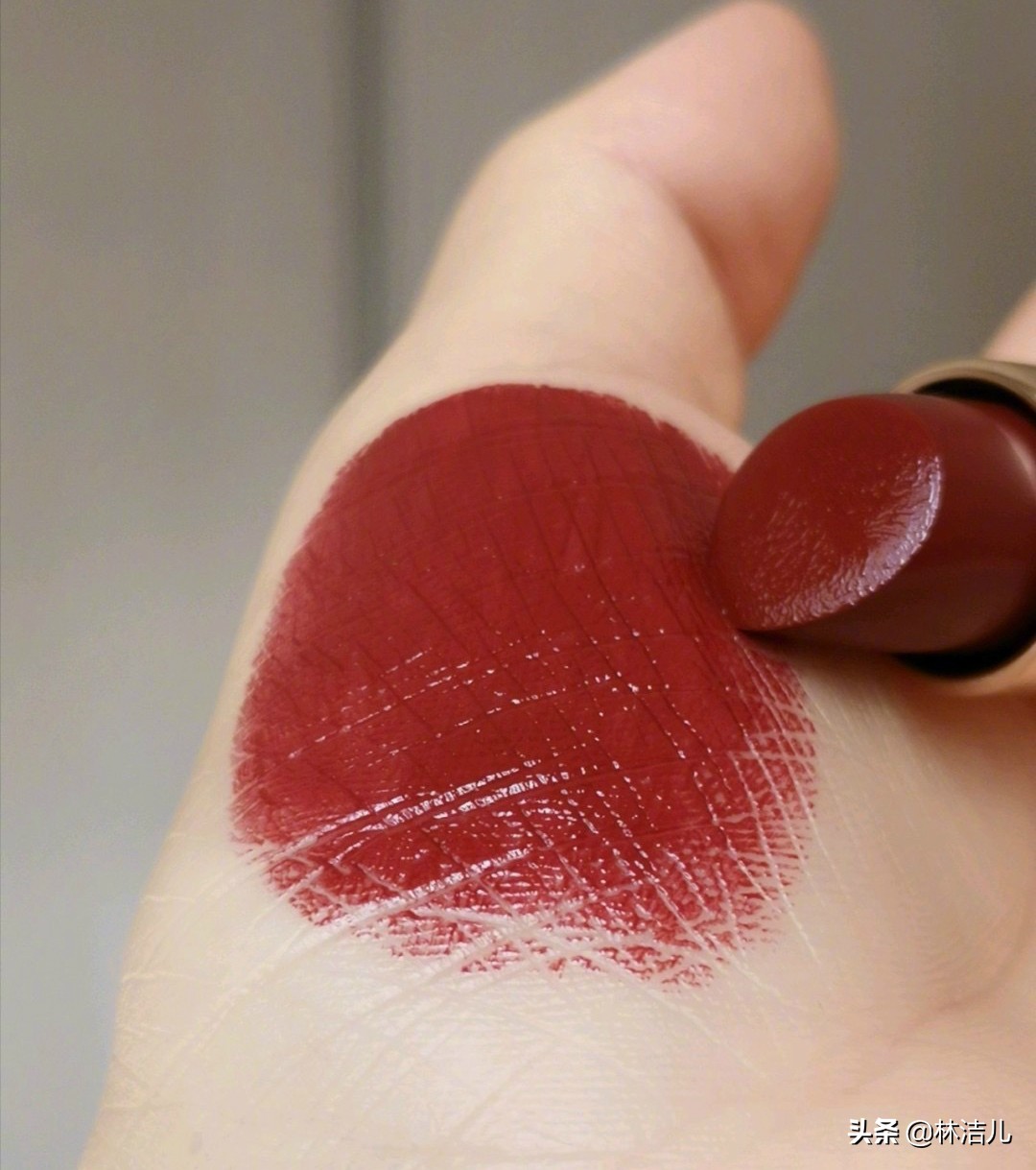 这些彩妆大牌又来搞事情了！MAC联名故宫，植村秀中国红美炸了