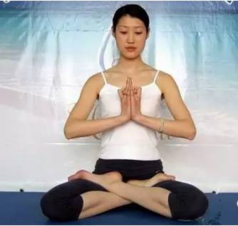 4个坐姿,帮你塑造形体美,让你腹部的赘肉全“坐”掉