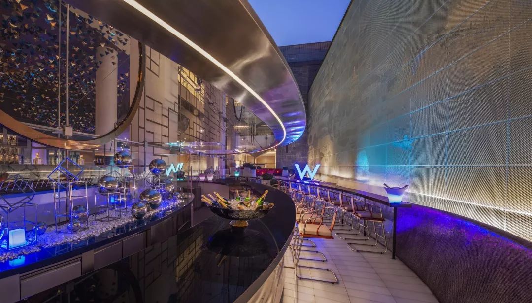 藏身酒店,高档酒店的酒吧