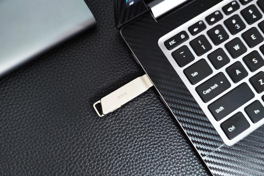 打工人的秘密*器武**,双口设计+手机扩容,SSK飚王U盘新品体验