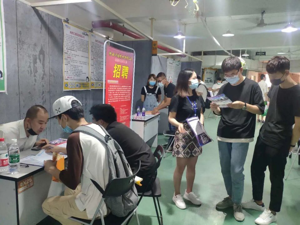 显摆招聘·营销、文职、技术类专场招聘会明日开启