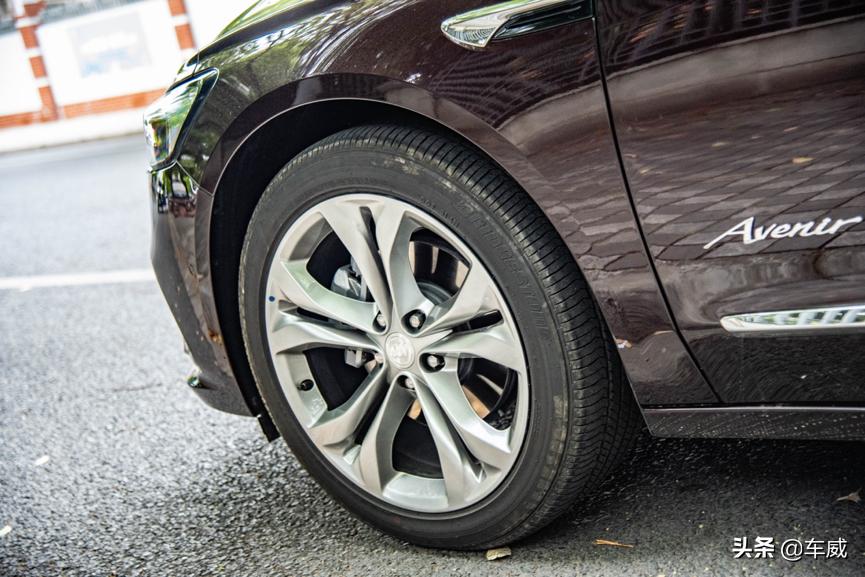 别克新君越的行驶质感怎么样,别克君越尊贵版空间