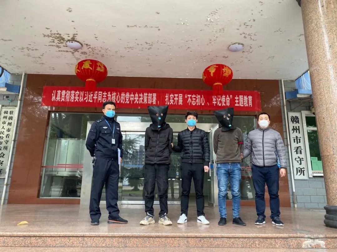 疫情男子卖假口罩被警察抓,贩卖口罩违法犯罪