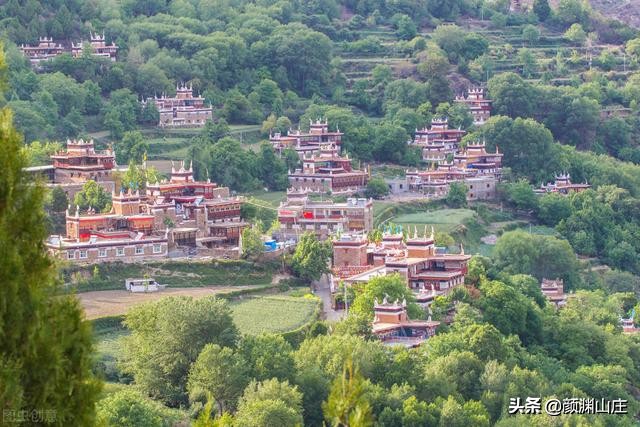 关于四川名胜古迹的五副对联,四川的名胜景点的对联赏析