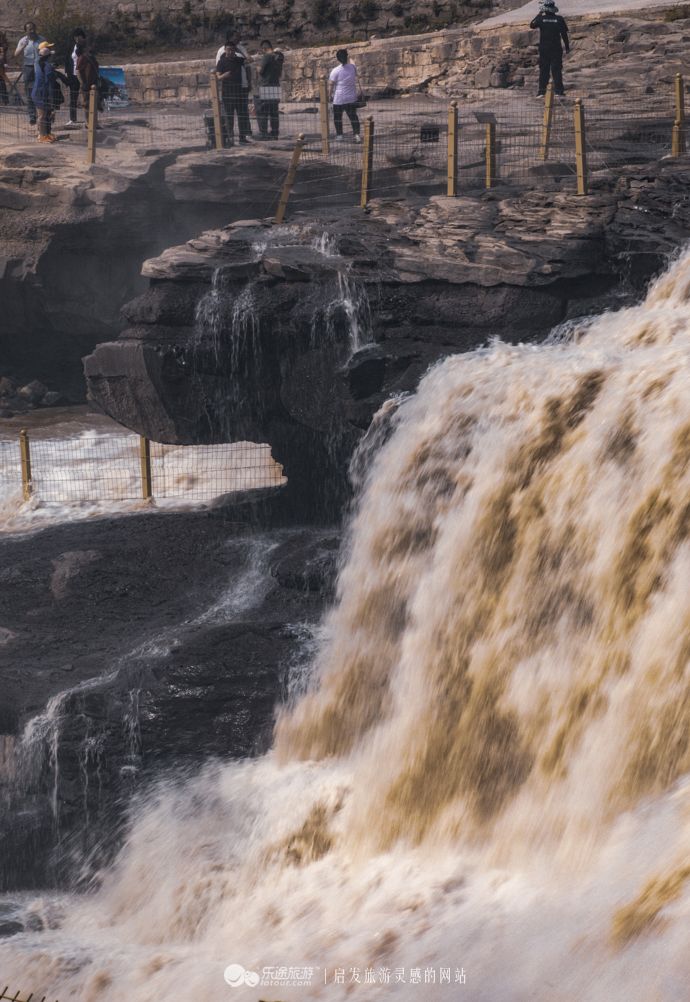 “盖河漩涡，如一壶然。”跃然纸上似惊鸿戏水
