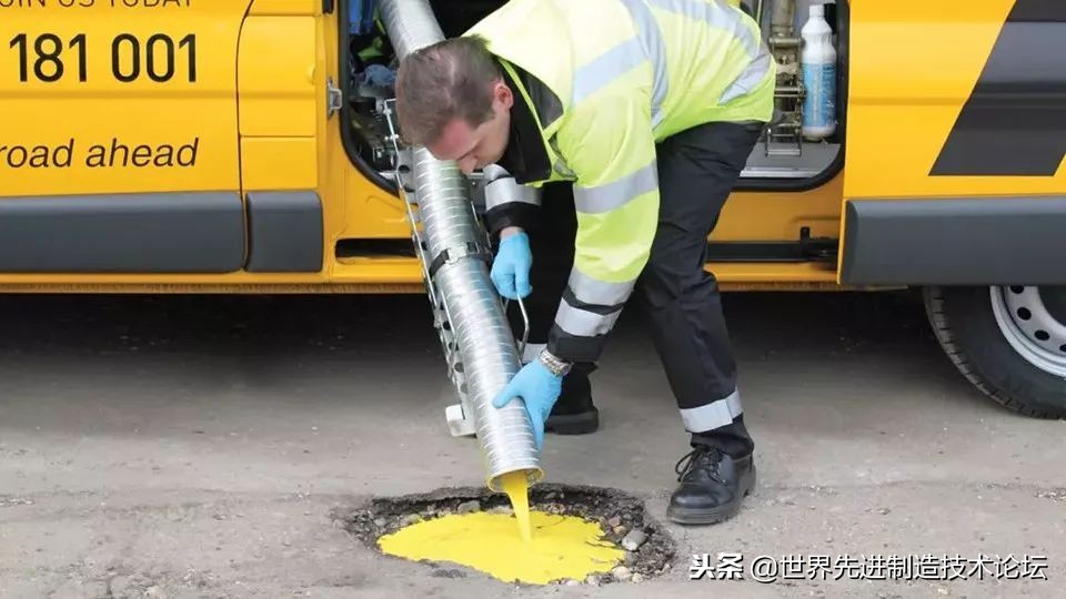 英国发明的道路修补液，绝对是修路神器
