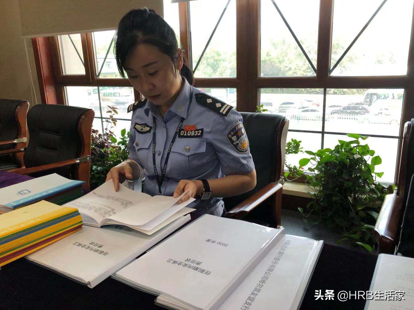 「我为*党**旗添光彩」凭着一股拼劲儿赢得金字口碑——记哈尔滨市公安局治安管理支队银行大队民警孔莹