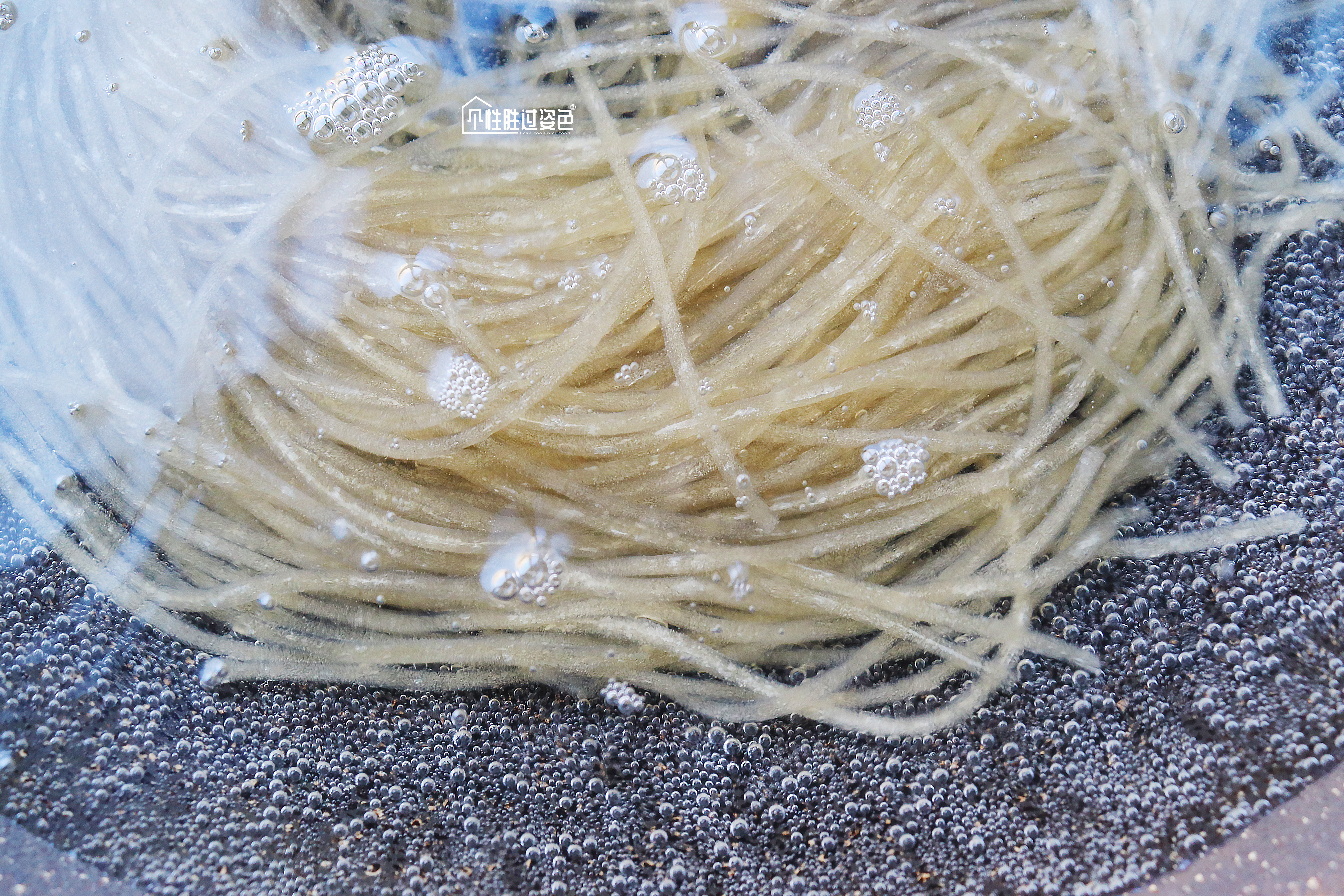 30秒教你制作酸辣粉,手把手教你做酸辣粉视频