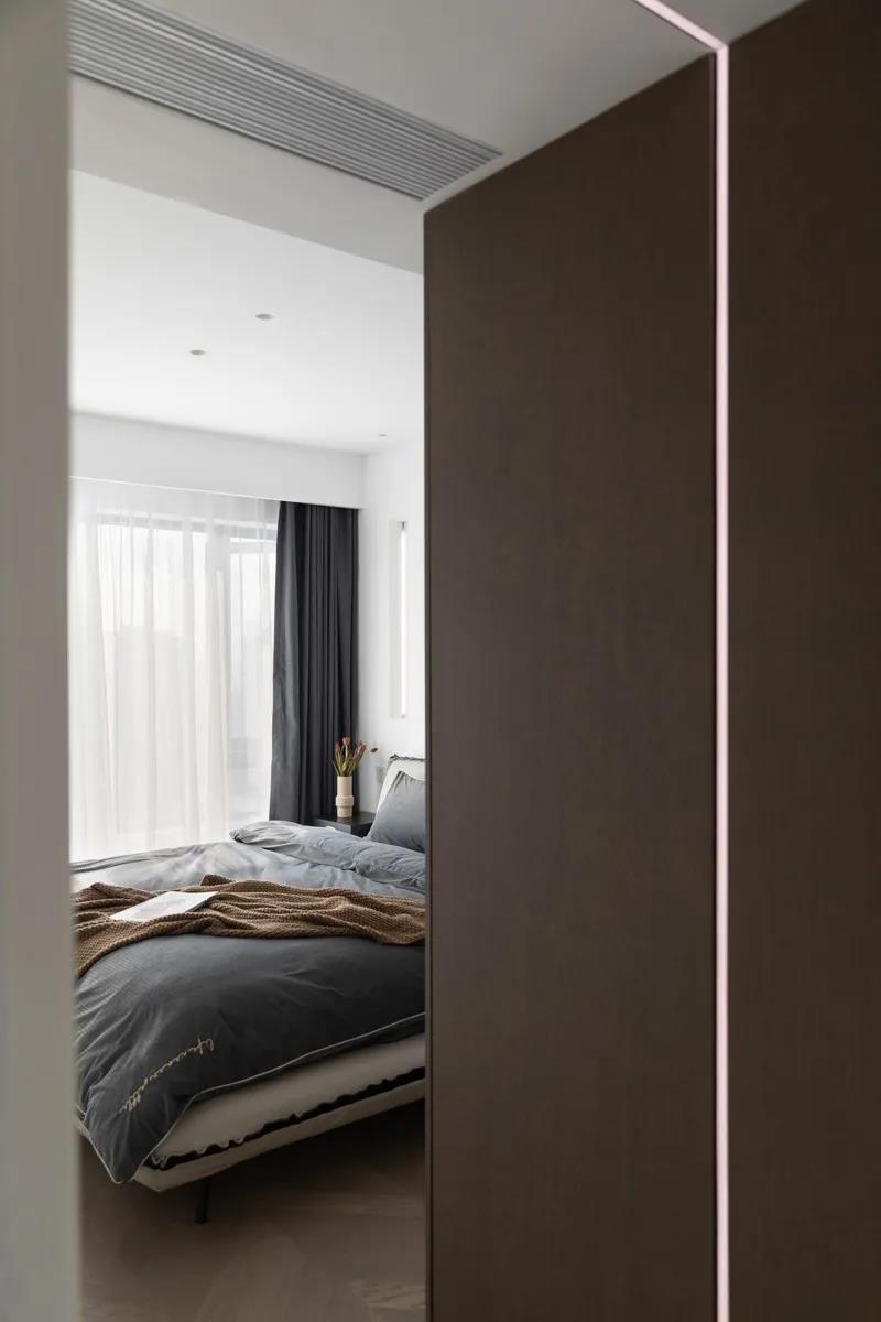 89㎡舒适两居，装修巧用「百叶窗+玻璃砖」，高级又通透