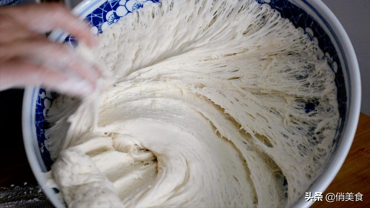 油饼怎样和面才酥软好吃,怎样做油饼和面才松软好吃
