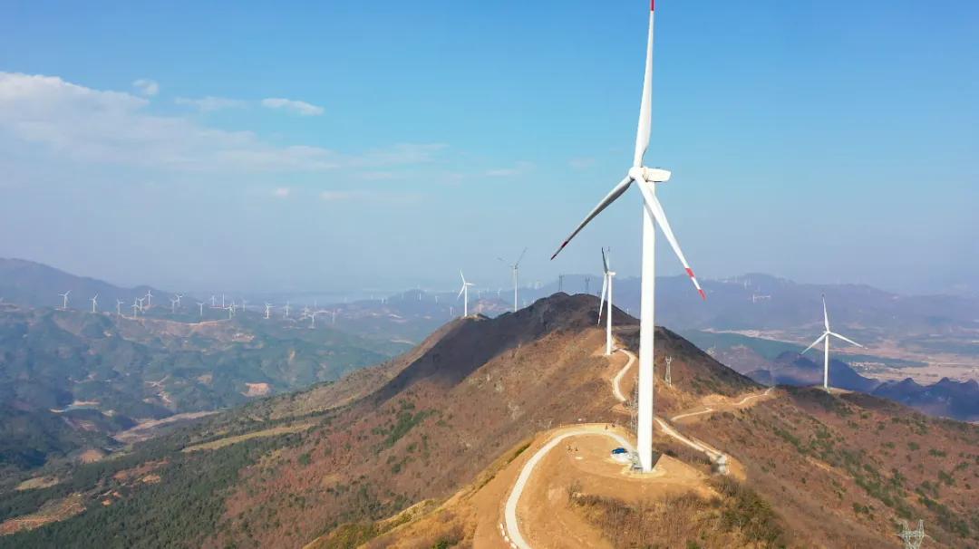 太美了拍照圣地,大钟山东岭大风车打卡