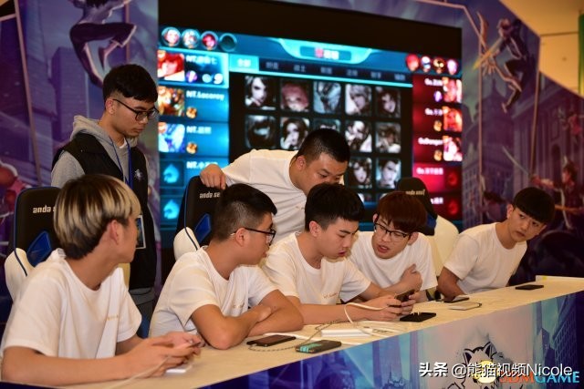 小孩沉迷游戏一说就发火,孩子沉迷游戏怎么办专家讲座