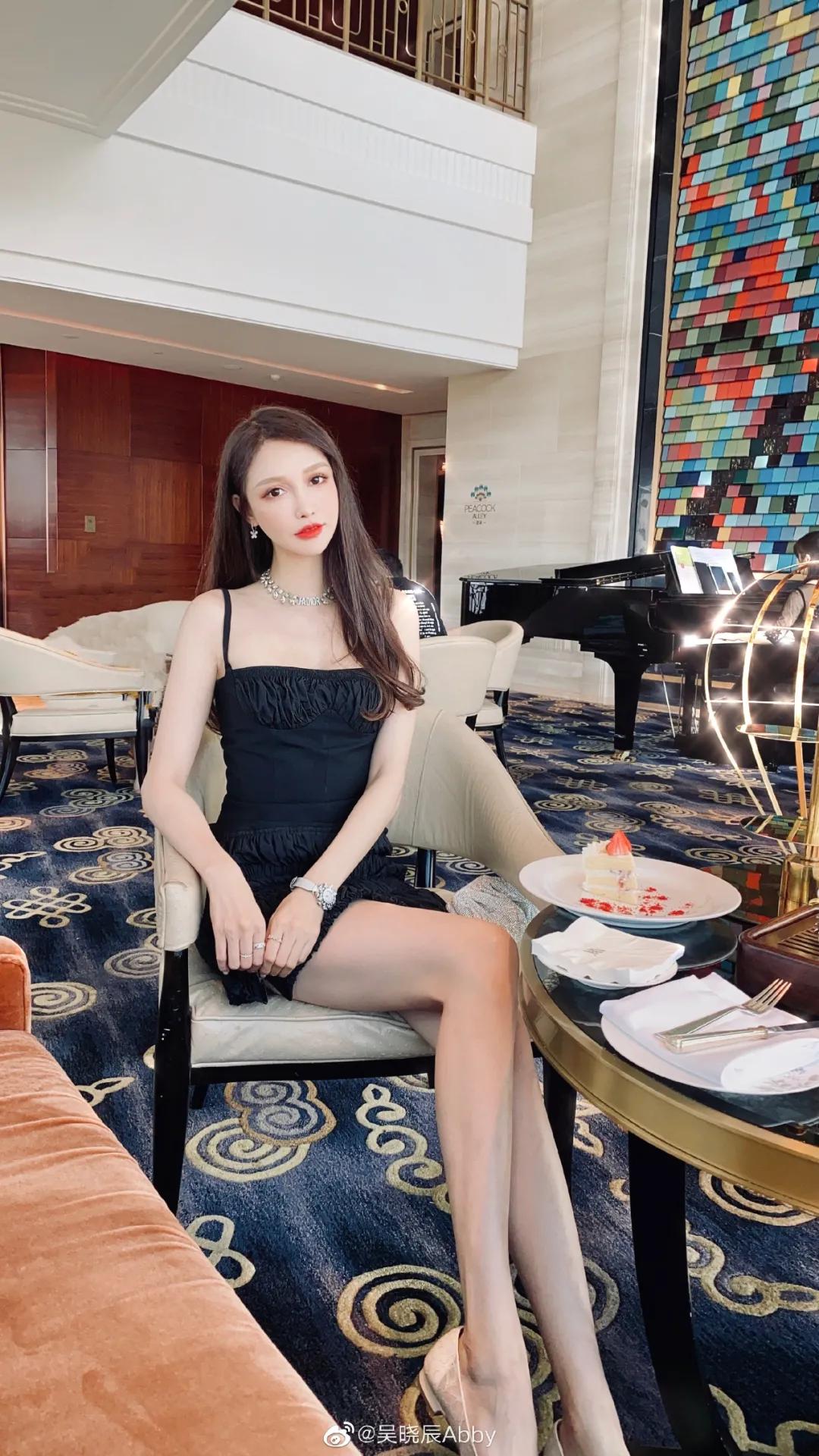 只穿高跟鞋的汪奶奶视频,只穿高跟鞋的汪奶奶多少岁