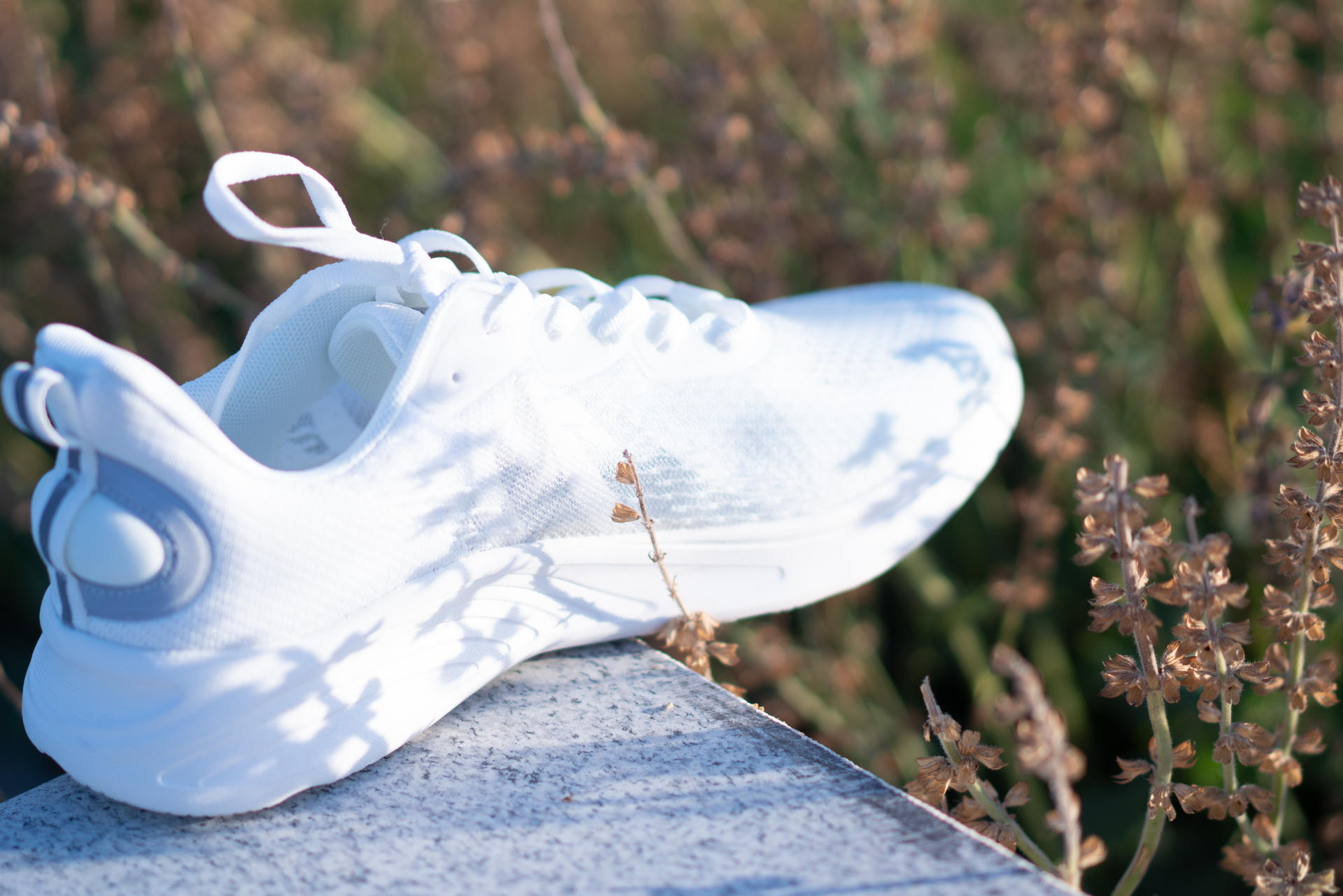 穿着变色鞋子是什么体验?——良计光变色鞋开箱