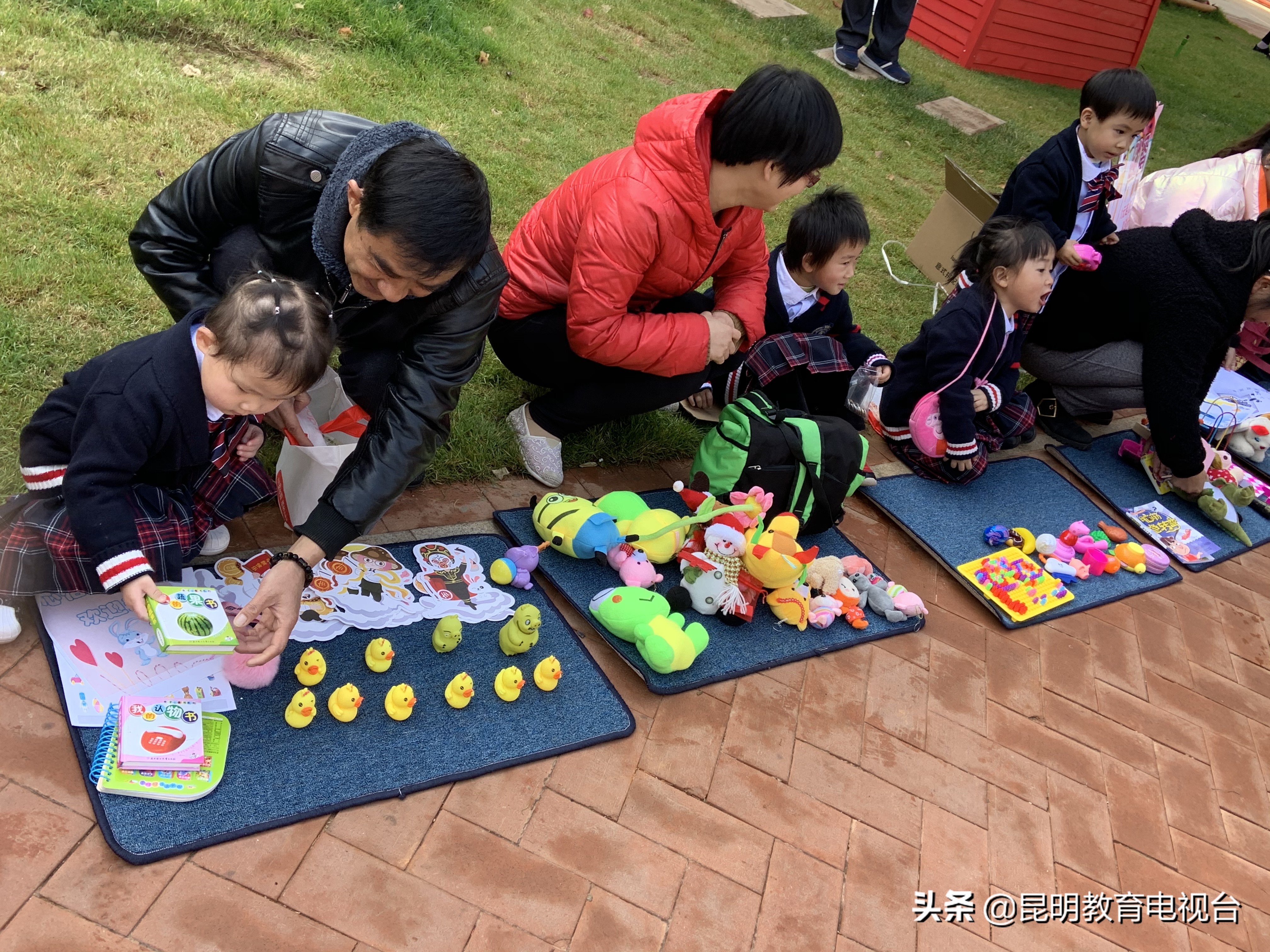 幼儿园元旦跳蚤市场乐淘淘活动,幼儿园元旦跳蚤市场乐淘淘展示牌
