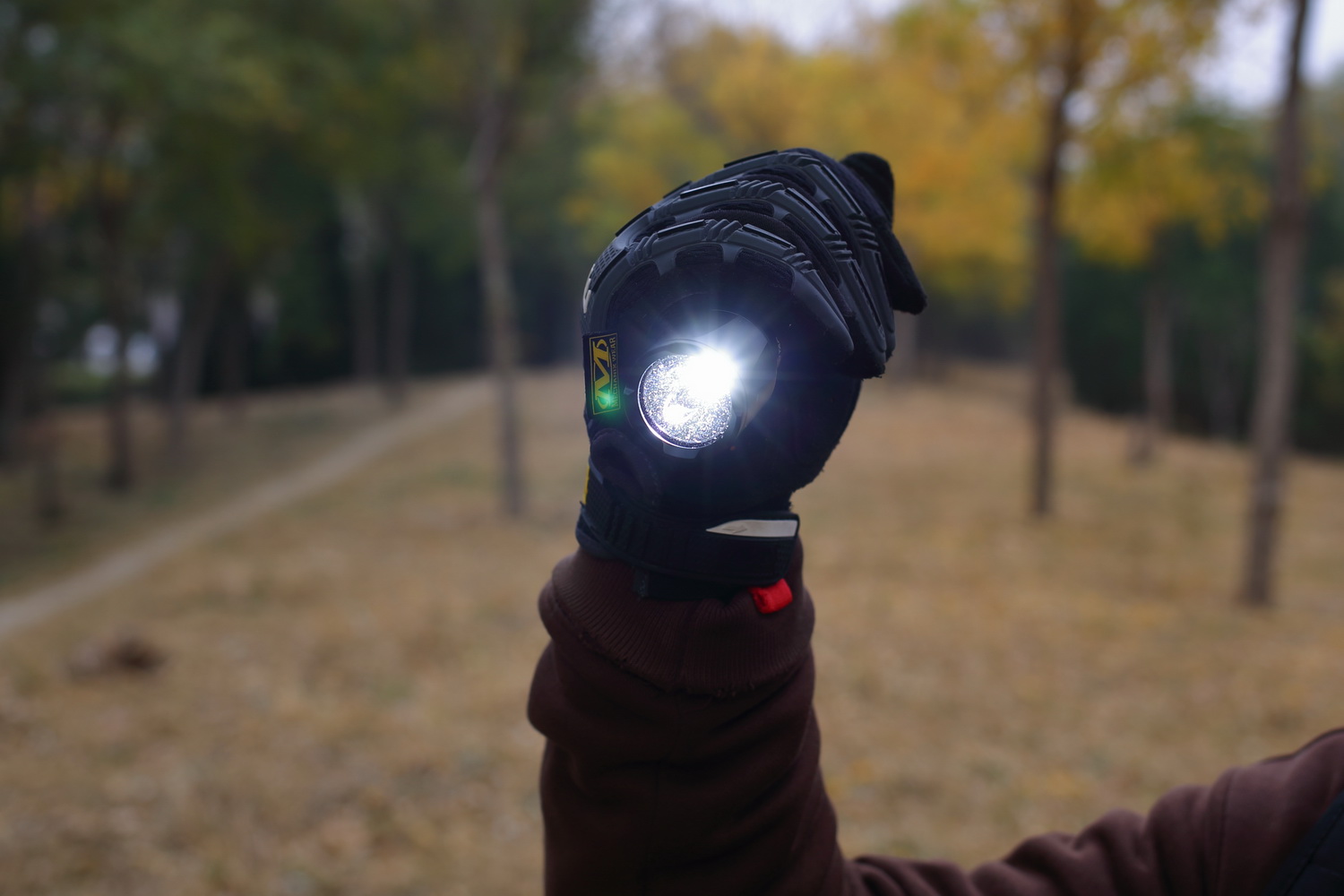 回归操作本质FENIXTK11TAC机械双模式战术电筒评测