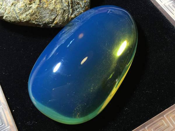 琥珀宝石哪种最好,最轻宝石琥珀图片