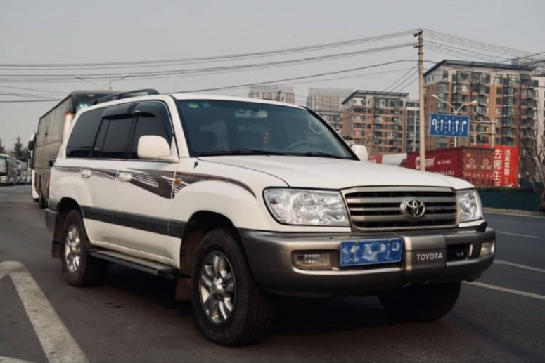 瘦死的骆驼比马大换句话说,陆巡4500柴油版二手11年