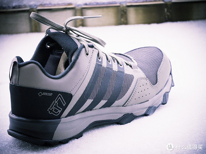 adidas阿迪达斯男子运动鞋,阿迪达斯新款球鞋测评