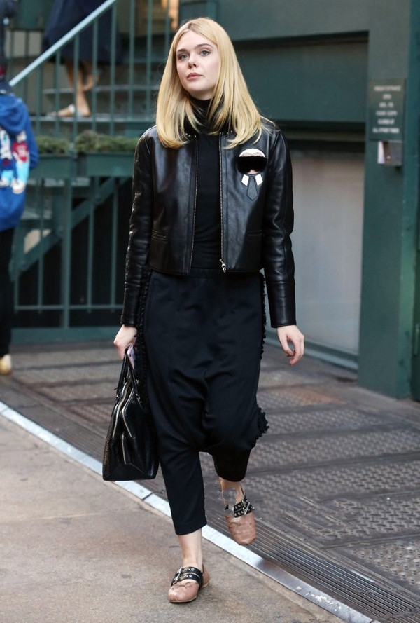 女人不管什么身材，穿裤子要远离这4款“土掉渣”的款式，真的丑