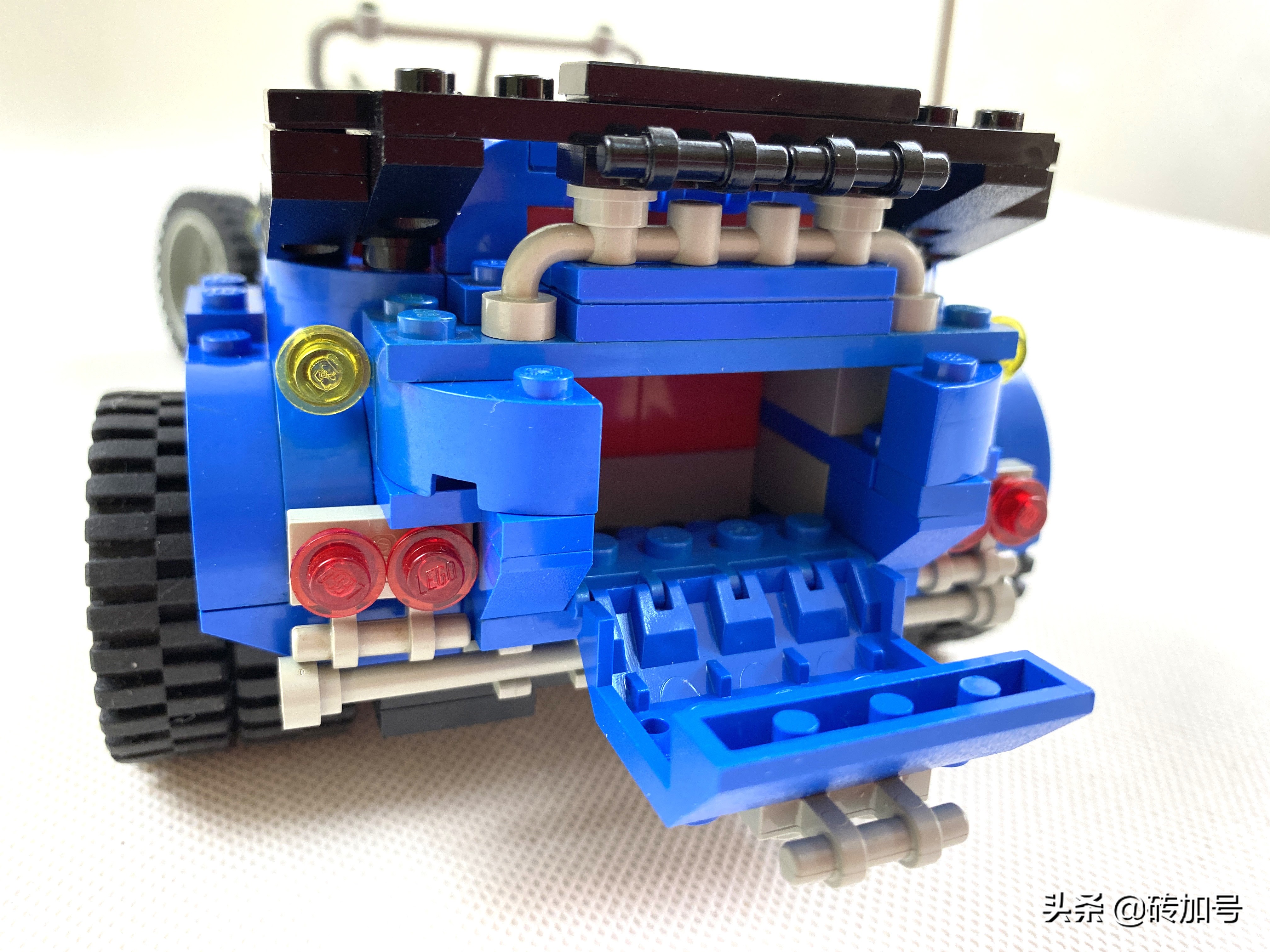 乐*官高**方出的少数几辆HotRod,借5541蓝色狂怒揭开尘封的模型小组