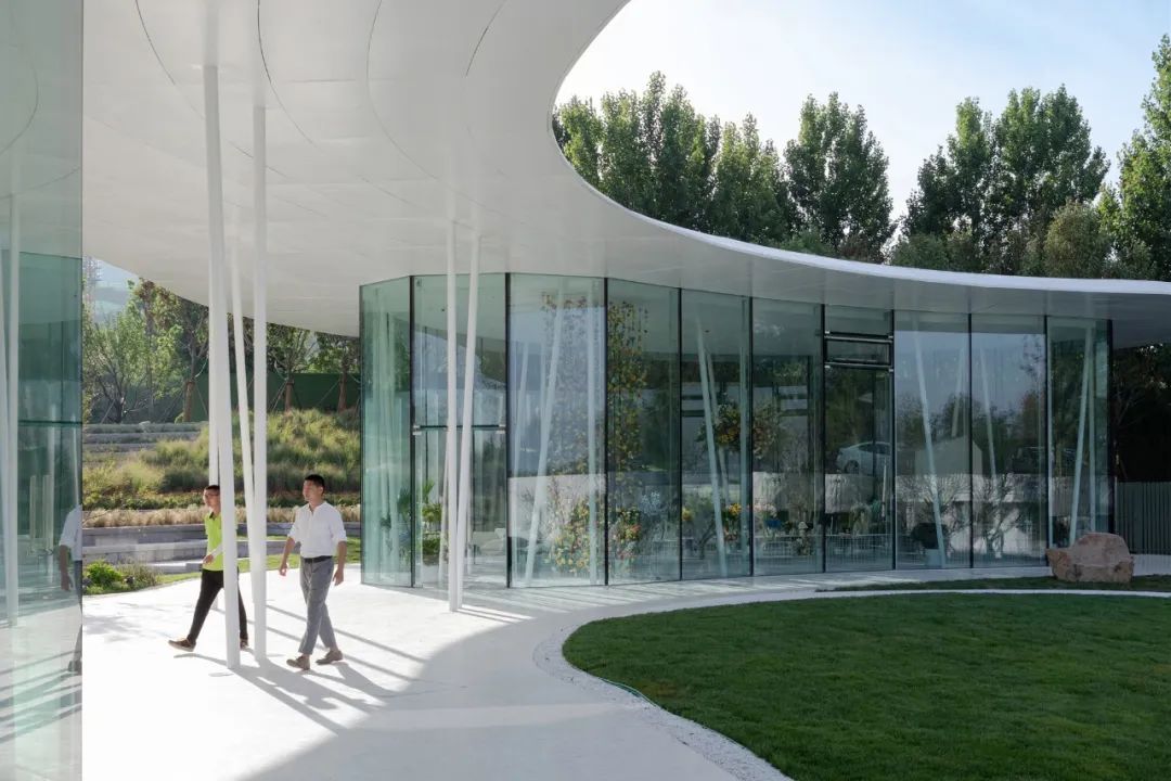 消隐在自然山水之中的四季花房丨青岛万科·四季草堂