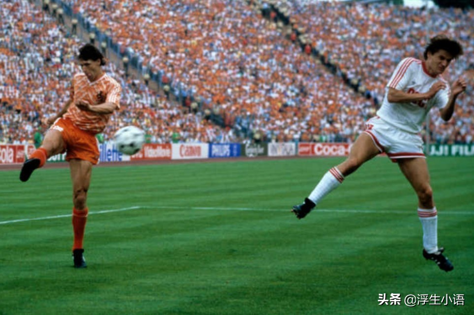 支点中锋踢前腰,足球支点中锋的位置和打法