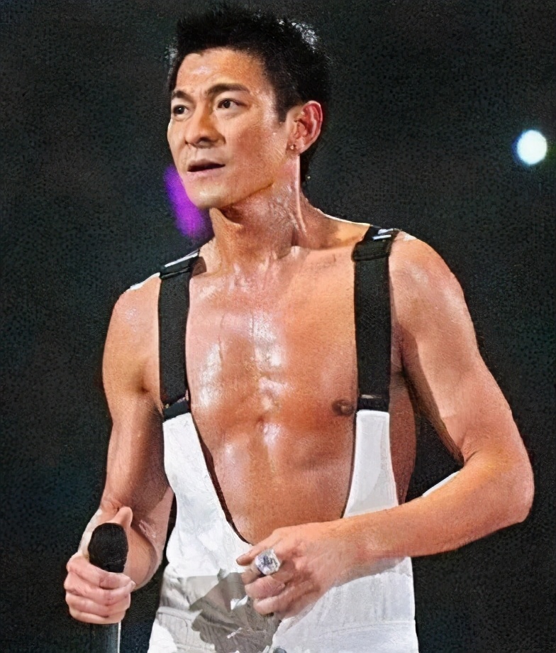 刘德华身材是什么水平,59岁刘德华颜值巅峰