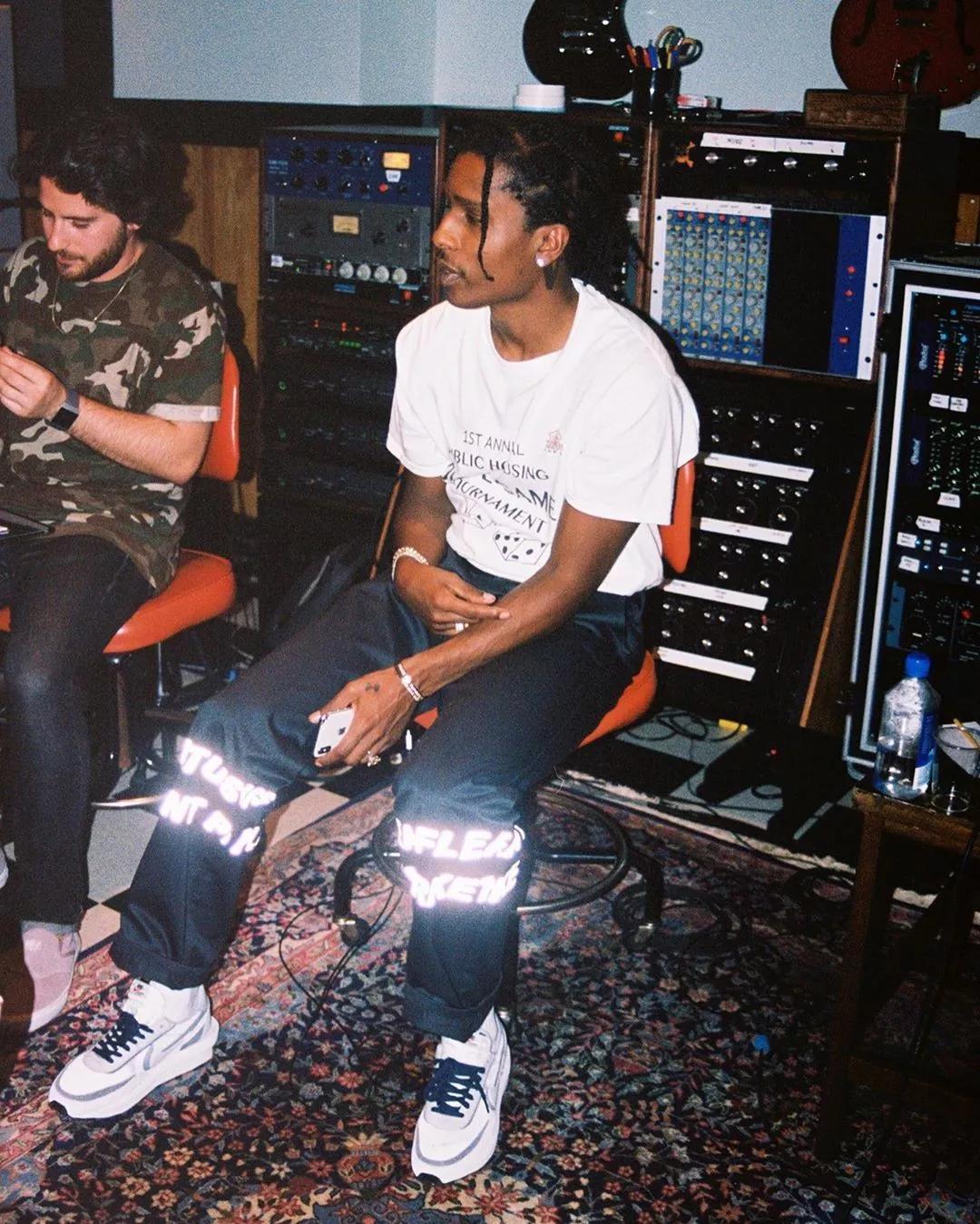 人称「Bra收割机」的他，又回监狱了！丨SOFRSHBOY